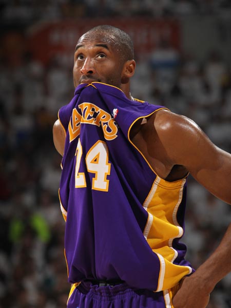 记者：吕迪格手术前每天吃止痛药，缺乏季前备战使其伤势加重