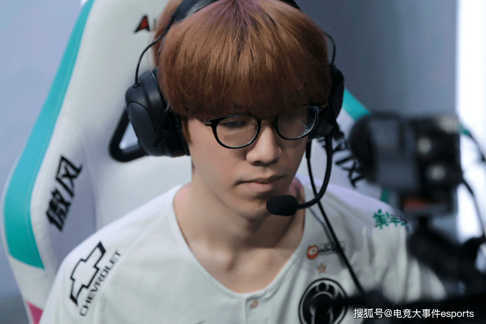让队友踢得